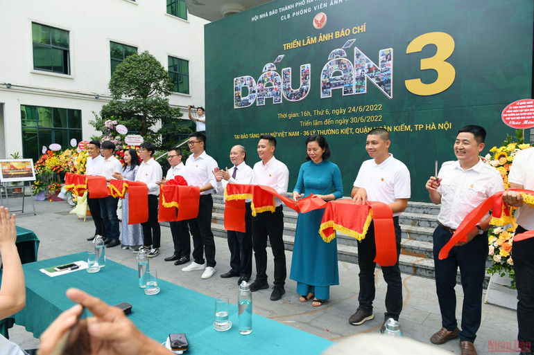 Lễ khai mạc triển lãm ảnh báo chí 