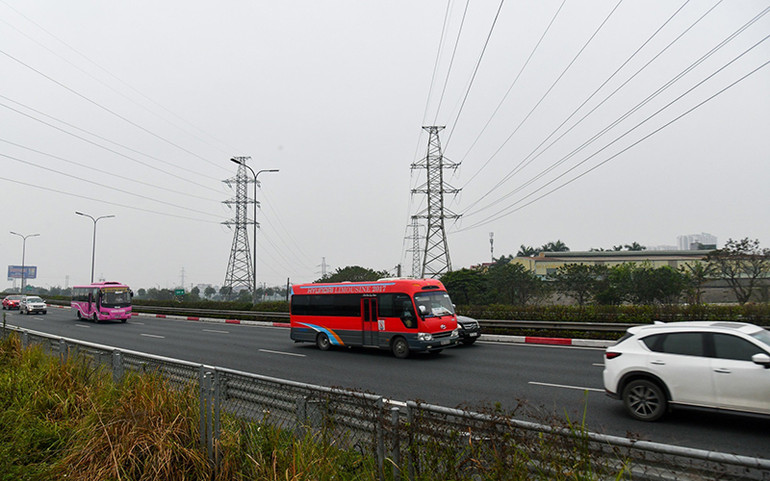 Hàng dài các phương tiện trở lại Hà Nội trong ngày cuối cùng kỳ nghỉ Tết Nguyên Đán -0