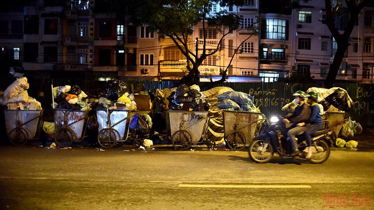 Hà Nội nỗ lực giải quyết tình trạng ùn ứ rác thải vài ngày qua -0