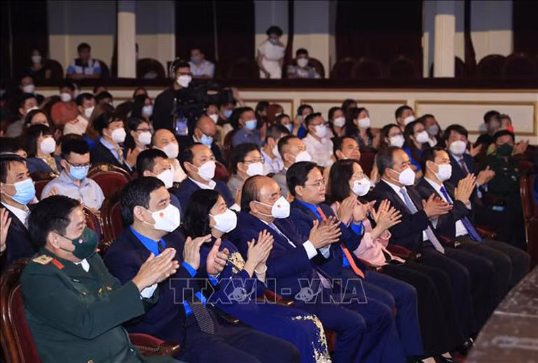 Chủ tịch nước dự Lễ trao giải&nbsp;“Gương mặt trẻ Việt Nam tiêu biểu năm 2021” -0