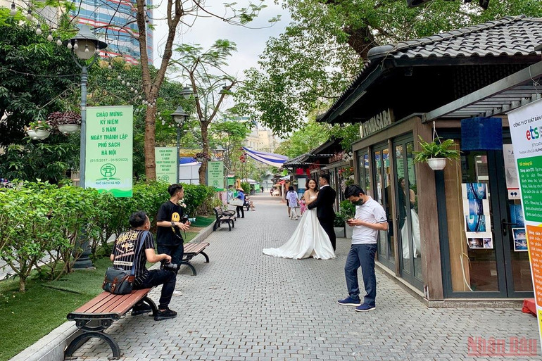 Có một Hà Nội bình yên sáng 30/4 -0