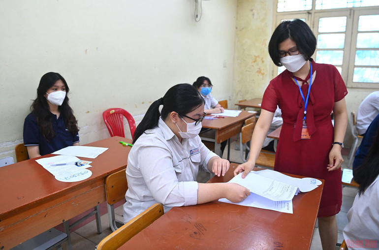 Học sinh Hà Nội bước vào môn thi đầu tiên kỳ tuyển sinh lớp 10 THPT -0