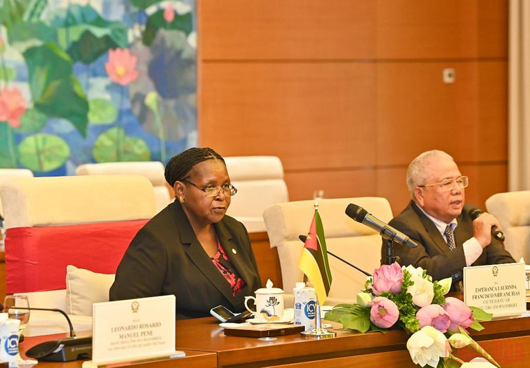 Chủ tịch Quốc hội Vương Đình Huệ đón, hội đàm với Chủ tịch Quốc hội Esperanca Laurinda Francisco Nhiuane Bias -0