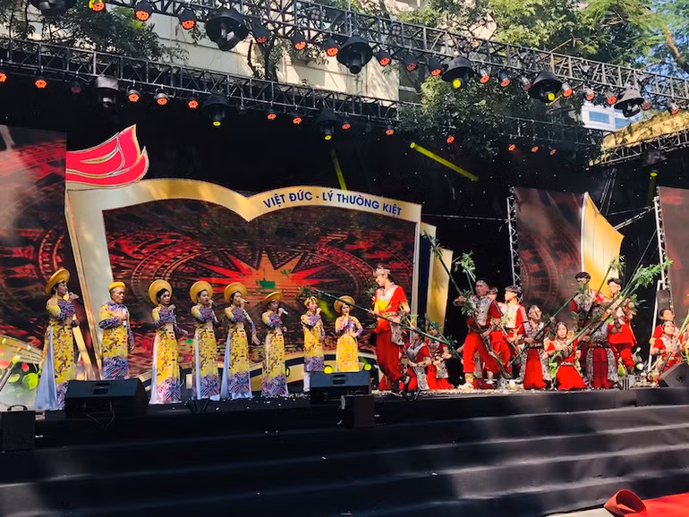 65 năm Trường THPT Việt Đức - điểm sáng của giáo dục Thủ đô -0