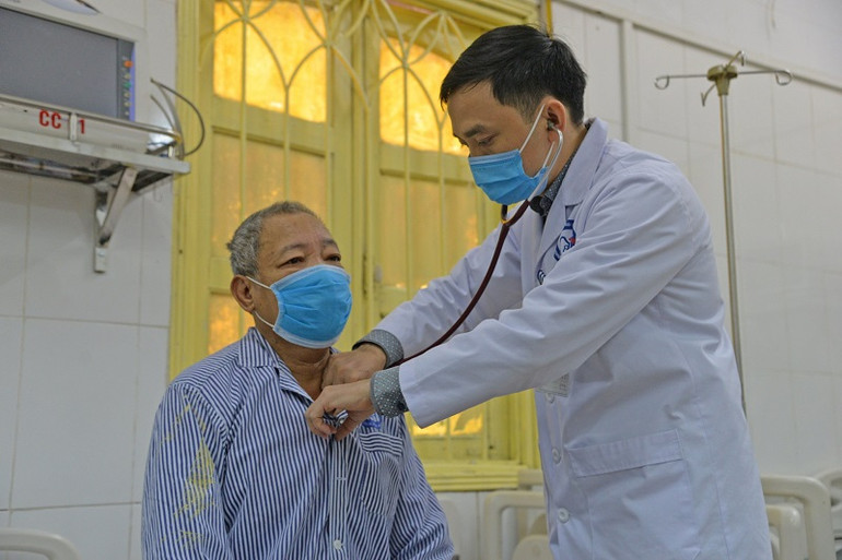 BS khám cho bệnh nhân đái tháo đường. Sai lầm vì dùng thuốc chữa đái tháo đường không nguồn gốc -0