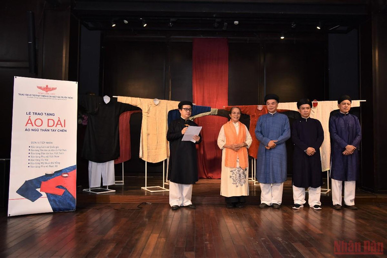 Thúc đẩy áo dài ngũ thân về đúng giá trị của một di sản văn hóa -0