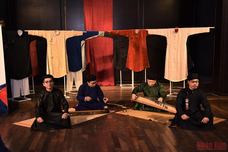 Thúc đẩy áo dài ngũ thân về đúng giá trị của một di sản văn hóa -0