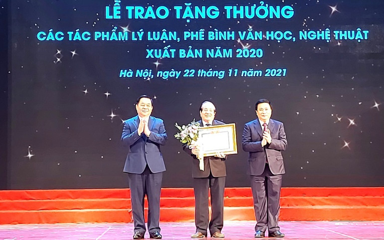 Vinh danh 17 tác phẩm nhận tặng thưởng Lý luận, phê bình văn học, nghệ thuật năm 2020 -0