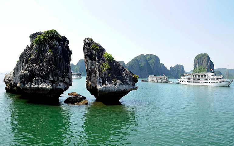 Vẻ đẹp của hòn Trống Mái trên Vịnh Hạ Long. Ảnh: ANH SƠN Vịnh Hạ Long - kỳ quan thế giới giá trị ngoại hạng toàn cầu -0