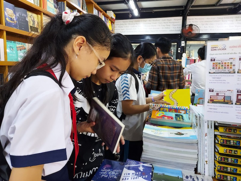 Độc giả nhí tại Đường Sách TP Hồ Chí Minh. Đường sách TP Hồ Chí Minh kỷ niệm 5 năm thành lập -0