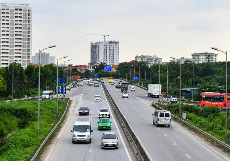 Giao thông thông thoáng khi người dân trở về Hà Nội -0