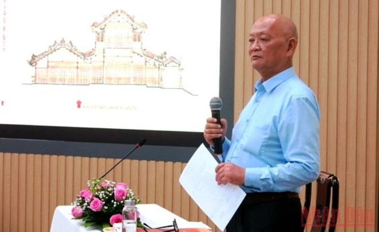 GS, TS, KTS Hoàng Đạo Kính giới thiệu ấn phẩm với di sản kiến trúc Huế. Ra mắt ấn phẩm “Di sản kiến trúc Huế qua nét vẽ - Tư liệu Viện Bảo tồn di tích” -0