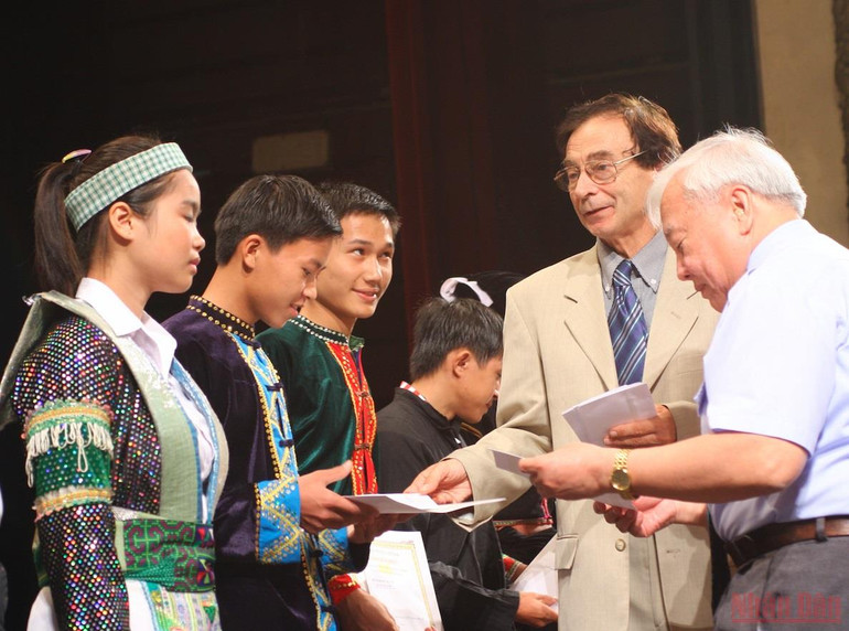 GS Trần Thanh Vân: 