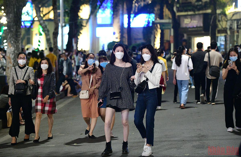  Hà Nội chính thức mở lại phố đi bộ hồ Gươm từ 18/3 -0