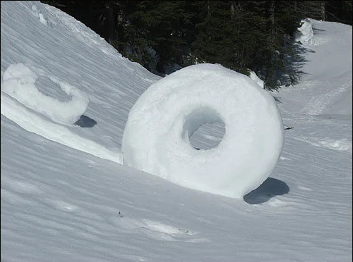 Kỳ thú những chiếc bánh tuyết tự lăn trên thảo nguyên -0