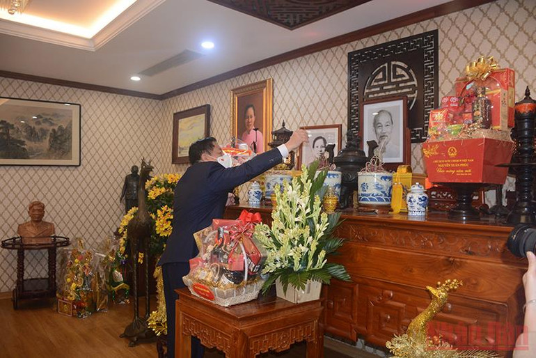 Đồng chí Nguyễn Trọng Nghĩa chúc Tết gia đình các đồng chí nguyên lãnh đạo Đảng, Nhà nước -0