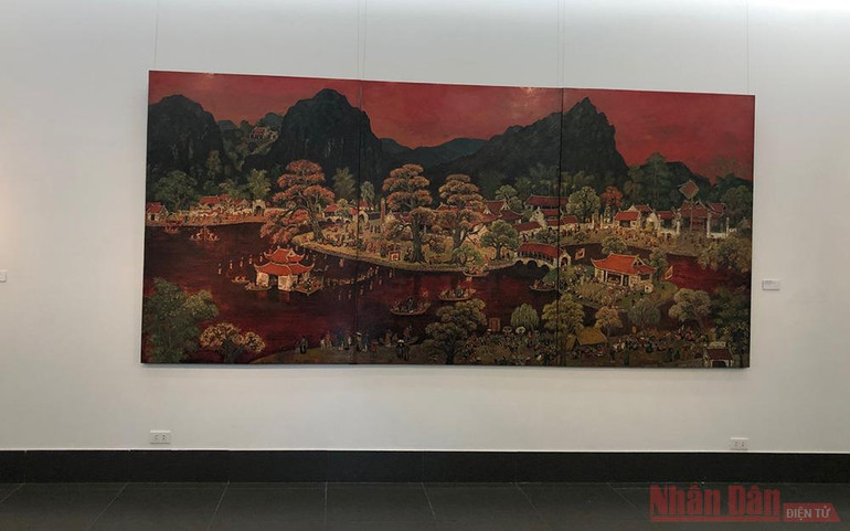 Người kể chuyện xứ Đoài bằng tranh sơn mài -0