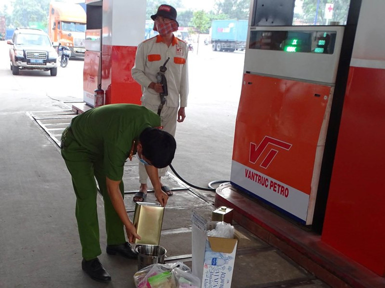 Bắt khẩn cấp hai vợ chồng giám đốc công ty kinh doanh xăng -0