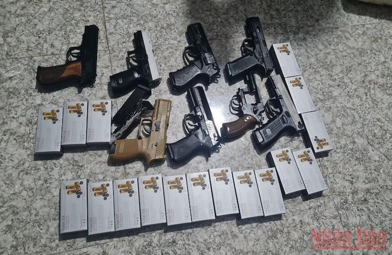 Phú Yên khởi tố đối tượng mua bán trái phép vũ khí quân dụng trên mạng xã hội -0