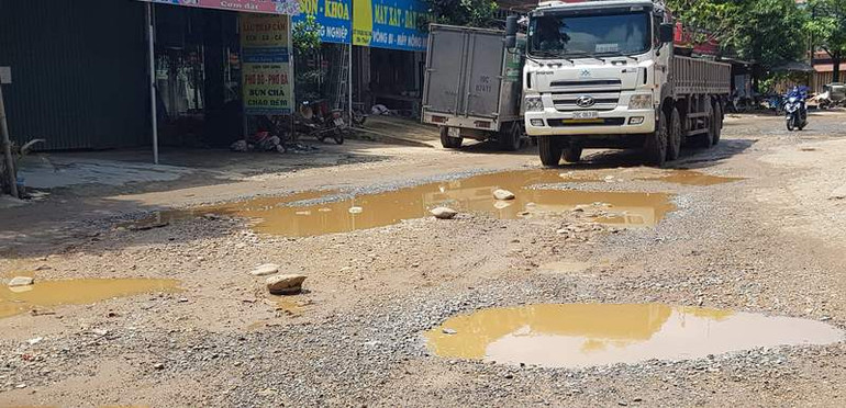 Khốn khổ vì xe quá khổ, quá tải -0