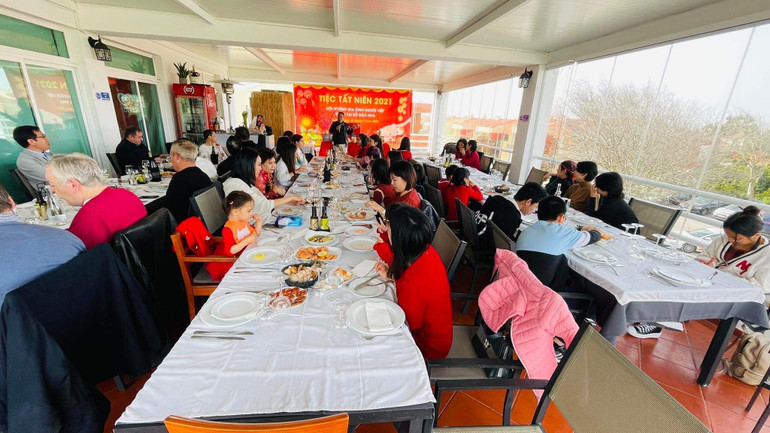 Ấm áp Tết xa quê -0