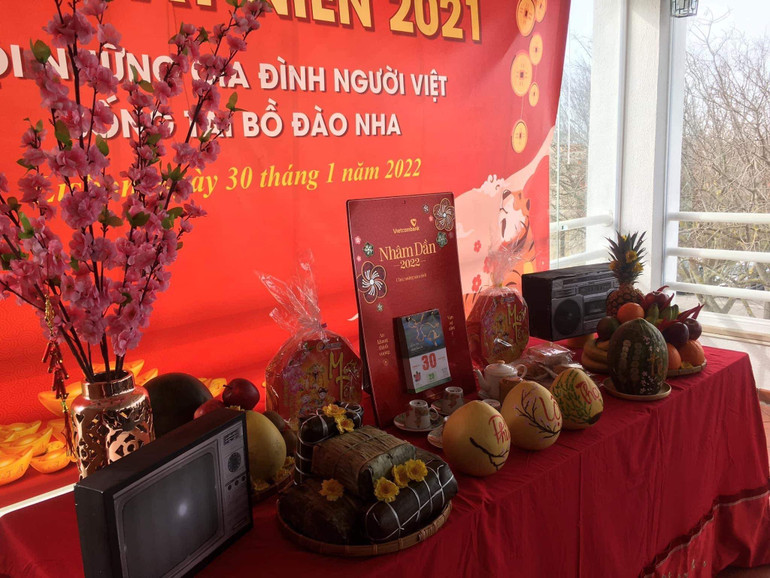 Ấm áp Tết xa quê -0