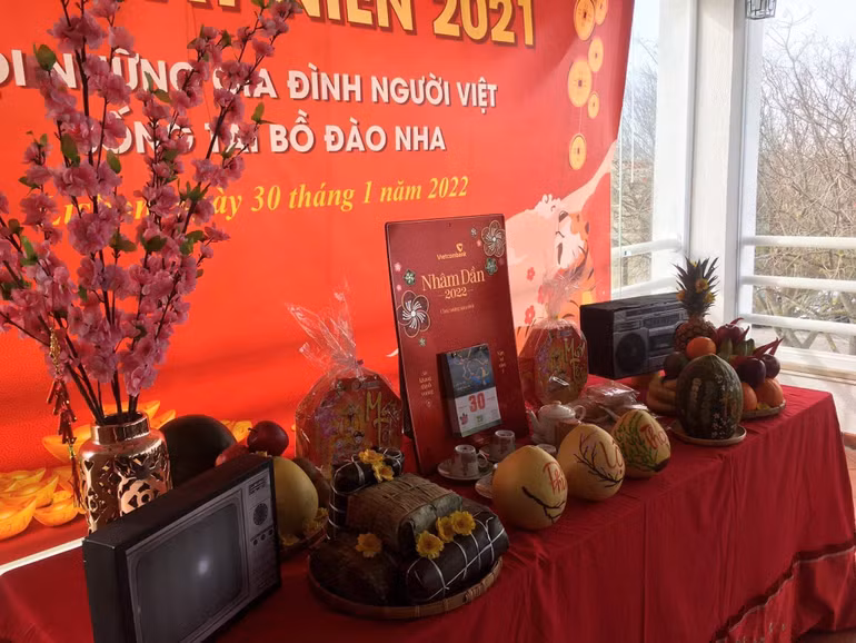 Ấm áp Tết xa quê -0