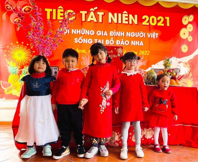 Ấm áp Tết xa quê -0