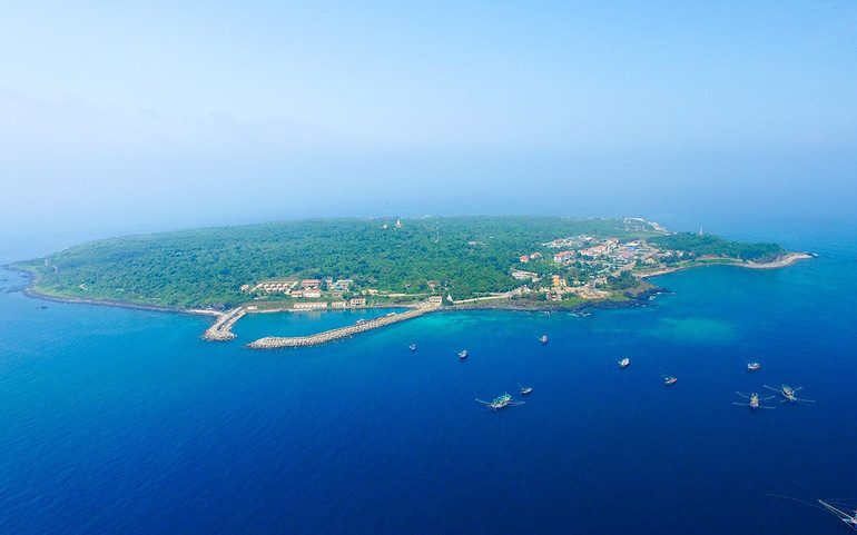 Đảo Cồn Cỏ - vùng đảo nhỏ xanh ngắt giữa biển khơi (Ảnh: quangtri.gov) Cồn Cỏ - đảo nhỏ thanh bình giữa biển Đông -0