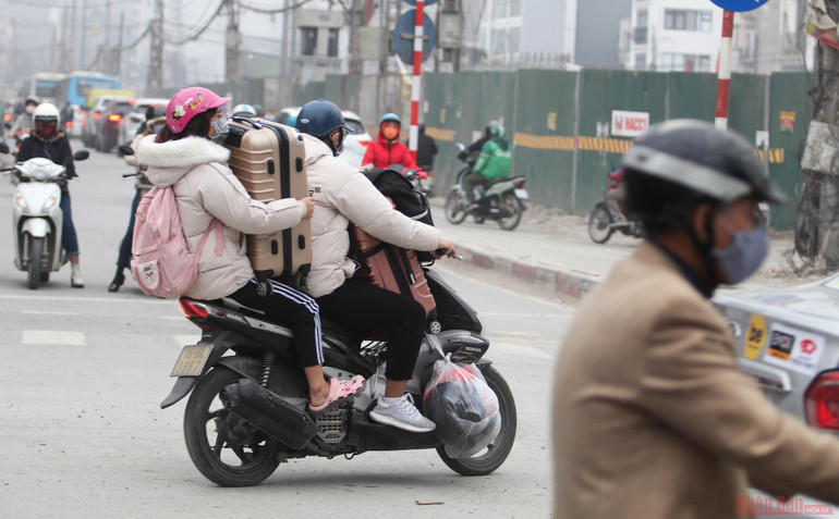 Học sinh, sinh viên “nghỉ Tết sớm”, bến xe tăng cường biện pháp phòng Covid-19 -1