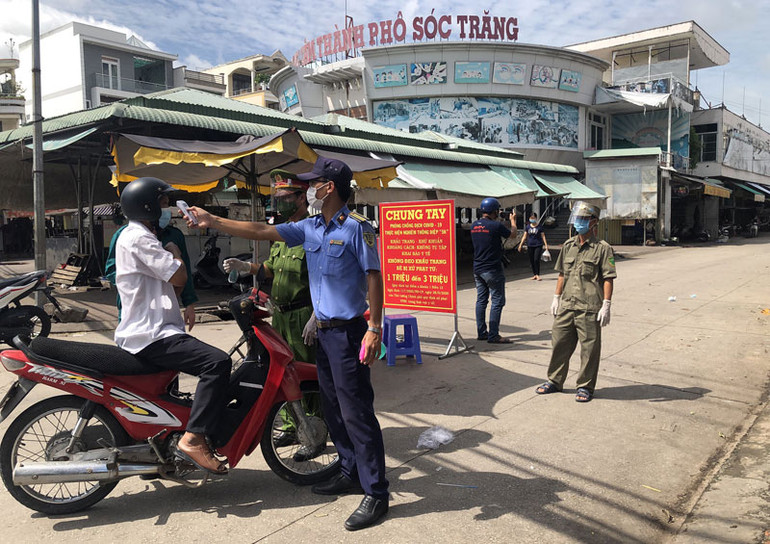 Người dân Sóc Trăng đồng tình thực hiện giãn cách, người dân không đổ xô “gom hàng” -0