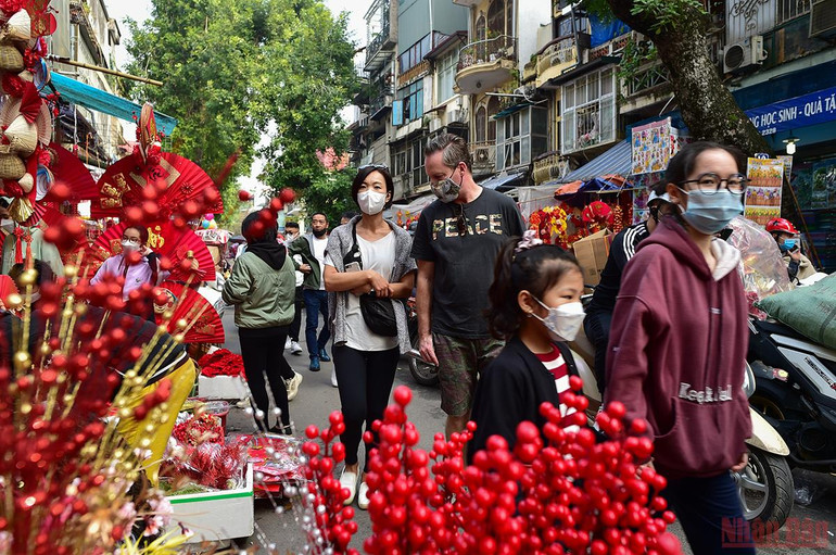 Hà Nội “thay áo mới” rực rỡ đón Xuân Nhâm Dần 2022 -0