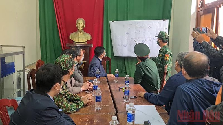 Lực lượng chức năng khoanh vùng, khẩn trương tìm người đang mất tích. Khẩn trương điều tra, làm rõ vụ lật ca nô trên vùng biển Hội An -0