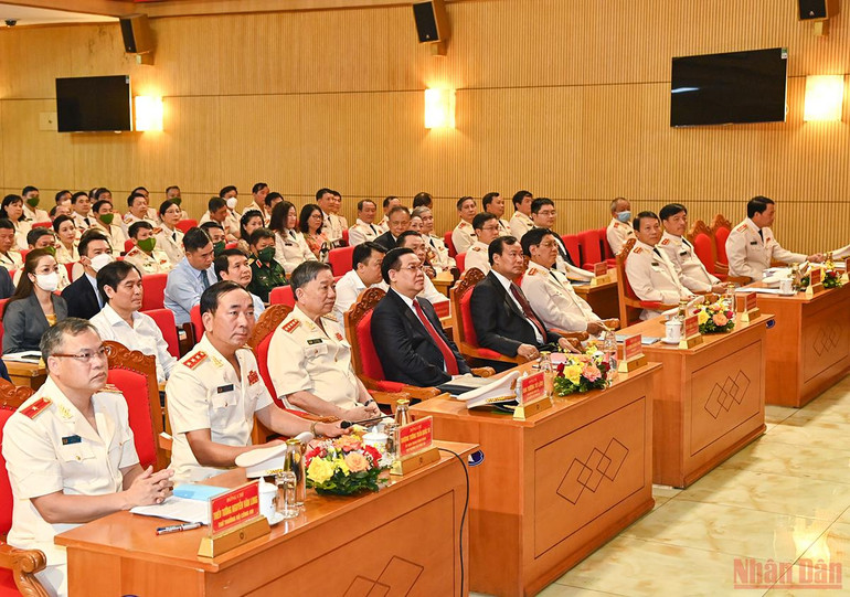 Chủ tịch Quốc hội dự tổng kết Cuộc vận động xây dựng phong cách người Công an nhân dân bản lĩnh, nhân văn, vì nhân dân phục vụ -0