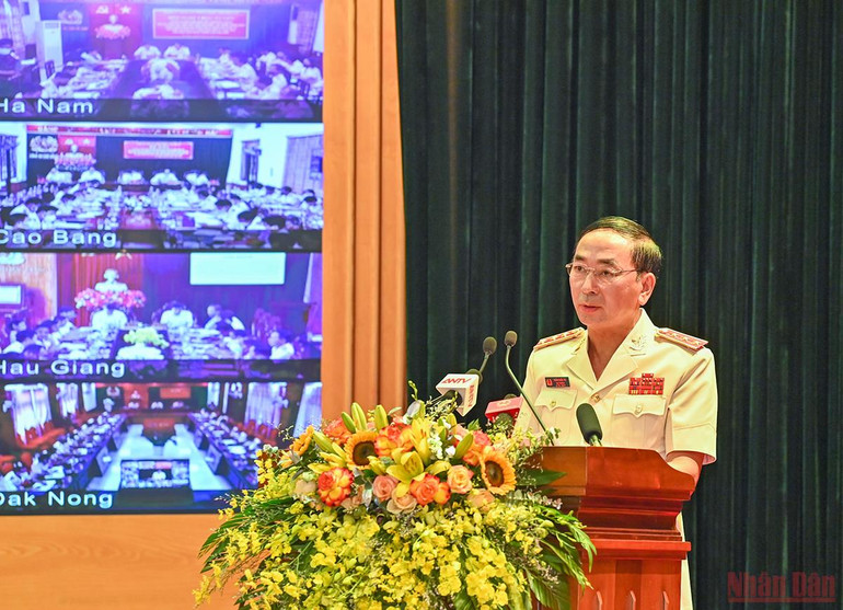 Chủ tịch Quốc hội dự tổng kết Cuộc vận động xây dựng phong cách người Công an nhân dân bản lĩnh, nhân văn, vì nhân dân phục vụ -0