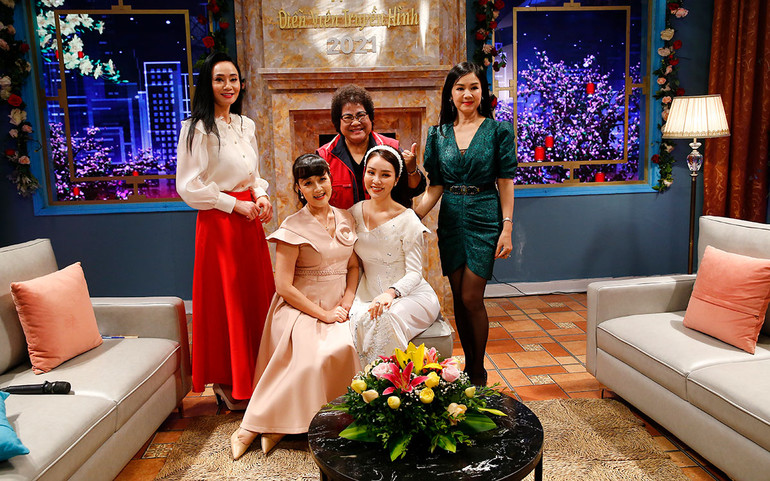 Mạnh Trường, Hồng Đăng, Quốc Đam làm người mẫu cho trang phục của Trương Thanh Long -0