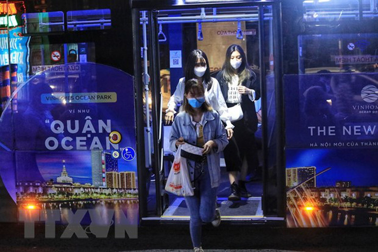 Hình ảnh các tuyến xe buýt điện ở Hà Nội vận hành ổn định -0