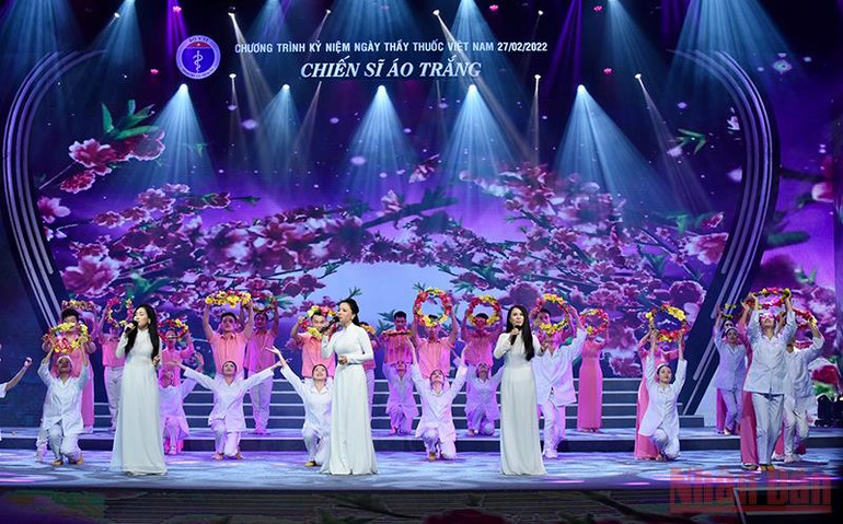 Những “chiến sĩ áo trắng” luôn là hình ảnh đẹp về sự hy sinh, y đức, tấm lòng nhân ái -0