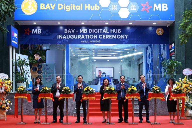 MB bàn giao dự án ‘Không gian trải nghiệm số’ BAV – MB Digital Hub cho Học viện Ngân hàng. BAV – MB Digital Hub: Không gian trải nghiệm ngân hàng số cho sinh viên Học viện Ngân hàng -0