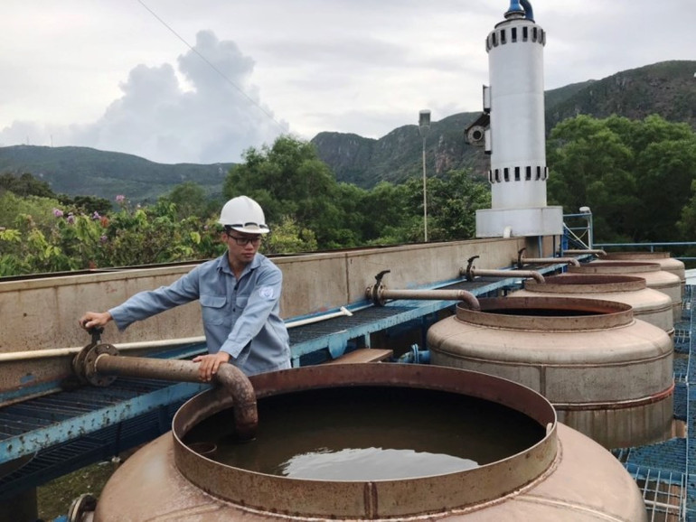 Kiểm tra chất lượng nước đầu vào tại Trạm cấp nước Côn Đảo. Nguy cơ thiếu nước sạch tại Côn Đảo -0
