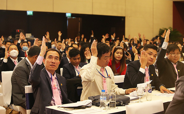 Các đại biểu hiệp thương thông qua các văn kiện tại phiên thứ nhất Đại hội. Khai mạc Đại hội đại biểu toàn quốc Hội Doanh nhân trẻ Việt Nam lần thứ VII -0