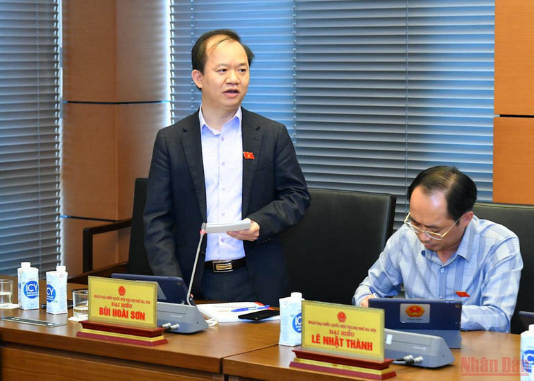 Đại biểu Bùi Hoài Sơn phát biểu tại thảo luận tổ chiều 31/5. (Ảnh: NGUYÊN LINH) Bảo vệ tuyệt đối trẻ em trước bạo lực -0