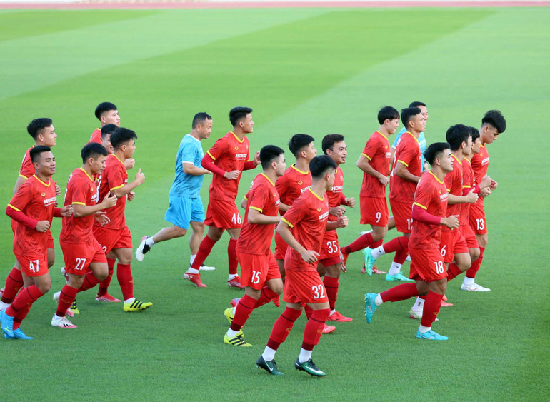 Đội tuyển Việt Nam hứng khởi trong buổi tập đầu tiên trên sân Bà Rịa Vũng Tàu -0