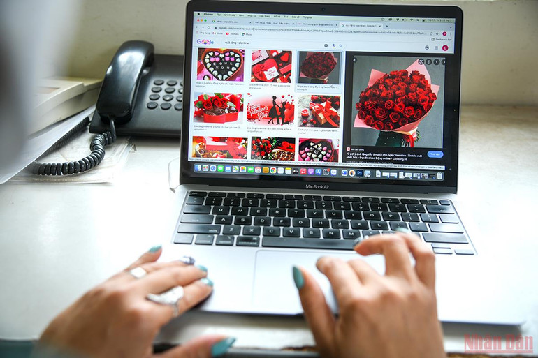 Thị trường quà tặng Valentine 2022: Đa dạng sản phẩm, mua sắm online lên ngôi -0