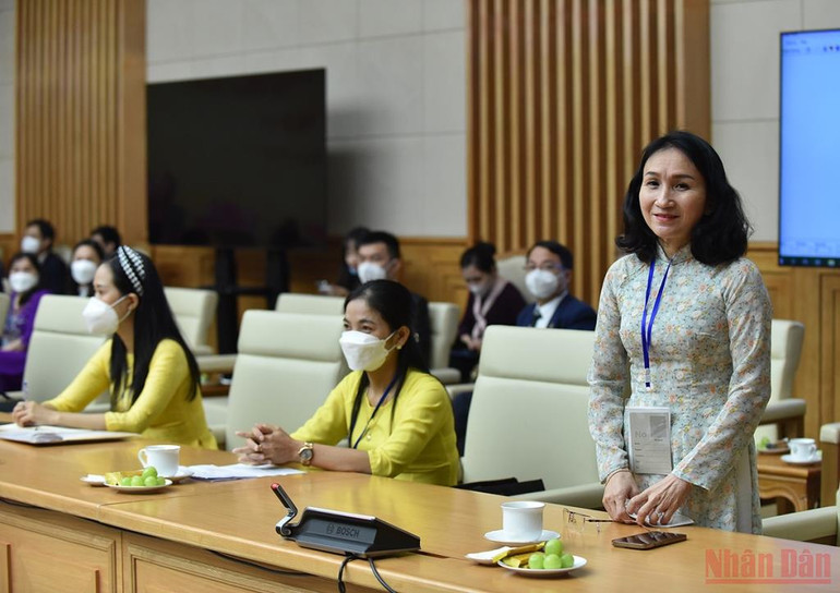 Thủ tướng Phạm Minh Chính gặp mặt đại diện nhà giáo, cán bộ quản lý giáo dục tiêu biểu -0