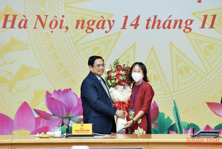 Thủ tướng Phạm Minh Chính gặp mặt đại diện nhà giáo, cán bộ quản lý giáo dục tiêu biểu -0