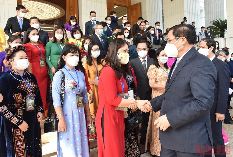 Thủ tướng Phạm Minh Chính gặp mặt đại diện nhà giáo, cán bộ quản lý giáo dục tiêu biểu -0