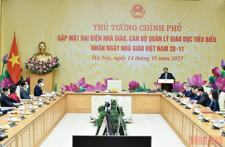 Thủ tướng Phạm Minh Chính gặp mặt đại diện nhà giáo, cán bộ quản lý giáo dục tiêu biểu -0
