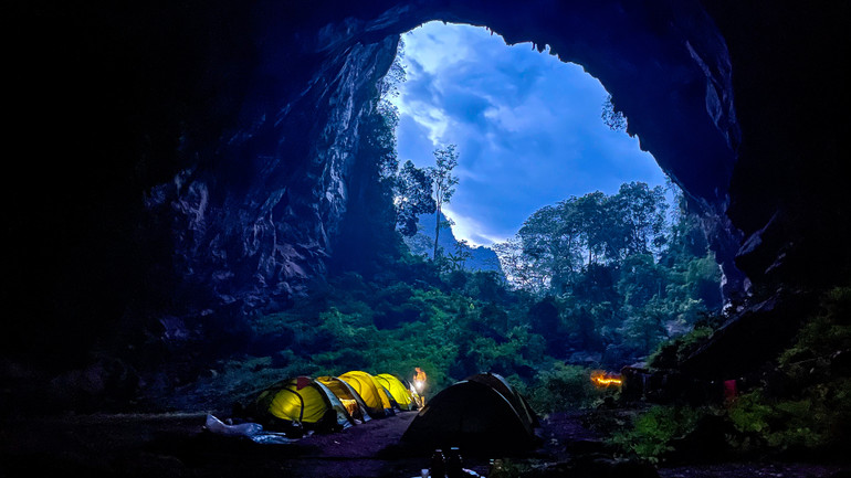 Hang Hổ - Hố sụt Kong: Phiêu lưu để tìm lại chính mình -0