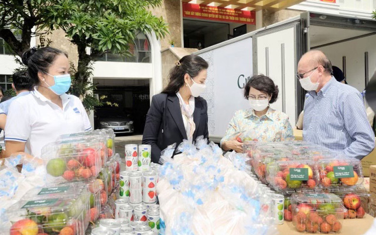 Doanh nghiệp chia ngọt sẻ bùi cùng tuyến đầu chống dịch -0